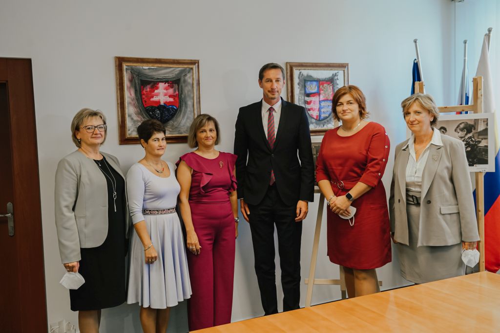 Ocenené sestry s predsedom PSK Milanom Majerským a sestrou kraja Tatianou Hrindovou