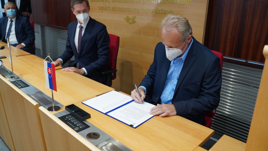 21 obcí podpísalo Memorandum o vzájomnej spolupráci s predsedom PSK Milanom Majerským s cieľom zabezpečiť vodu a kanalizáciu pre Sninský okres