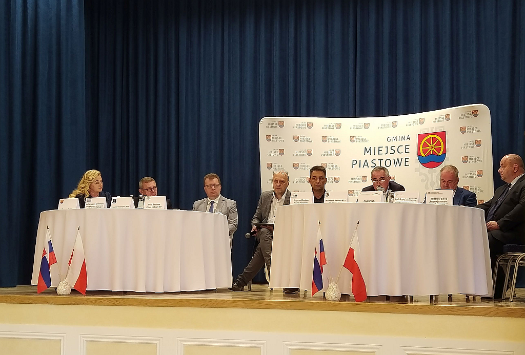 Podpredseda Peter Bizovský počas panelovej diskusie