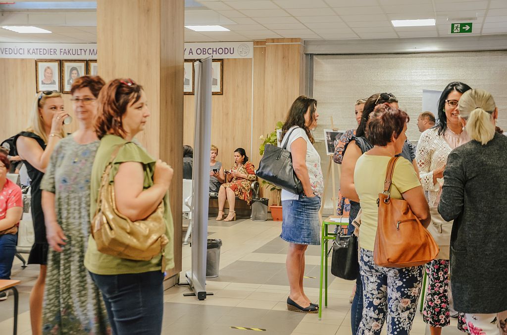 Foto_ Konferencia sestier v Aule Fakulty manažmentu PU