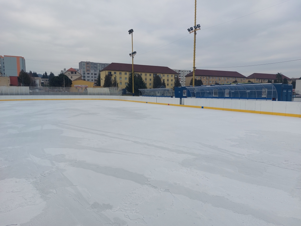 FOTO - Ľadová plocha v Stropkove