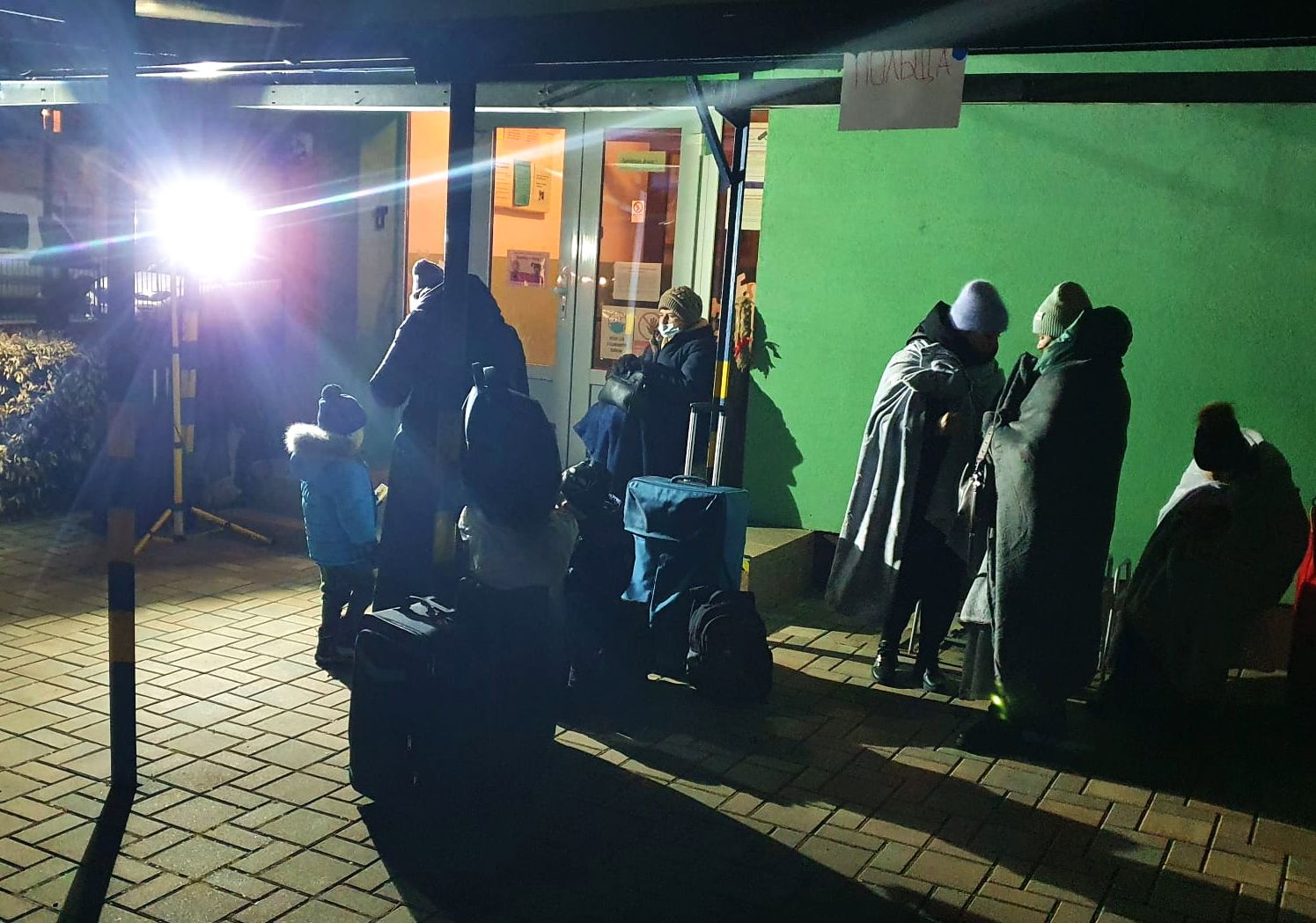 Foto: Utečenci prichádzajúci do vyčlenených nternátov PSK