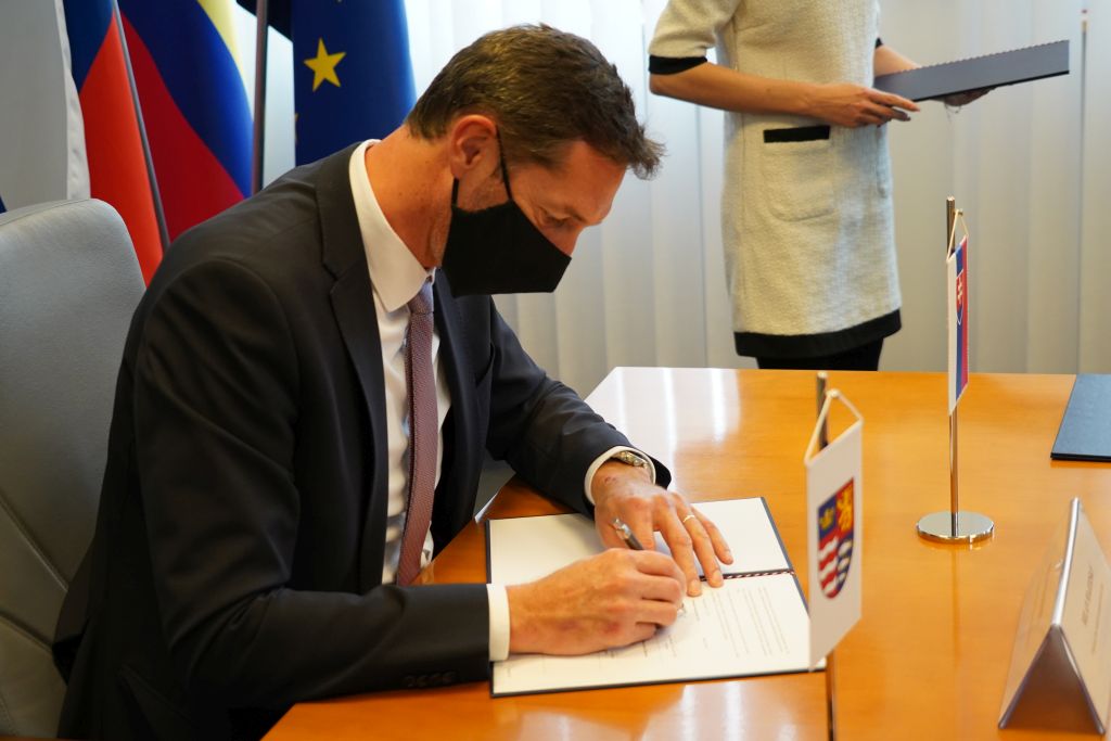 Predseda PSK podpisuje memorandum o spolupráci so subregiónmi