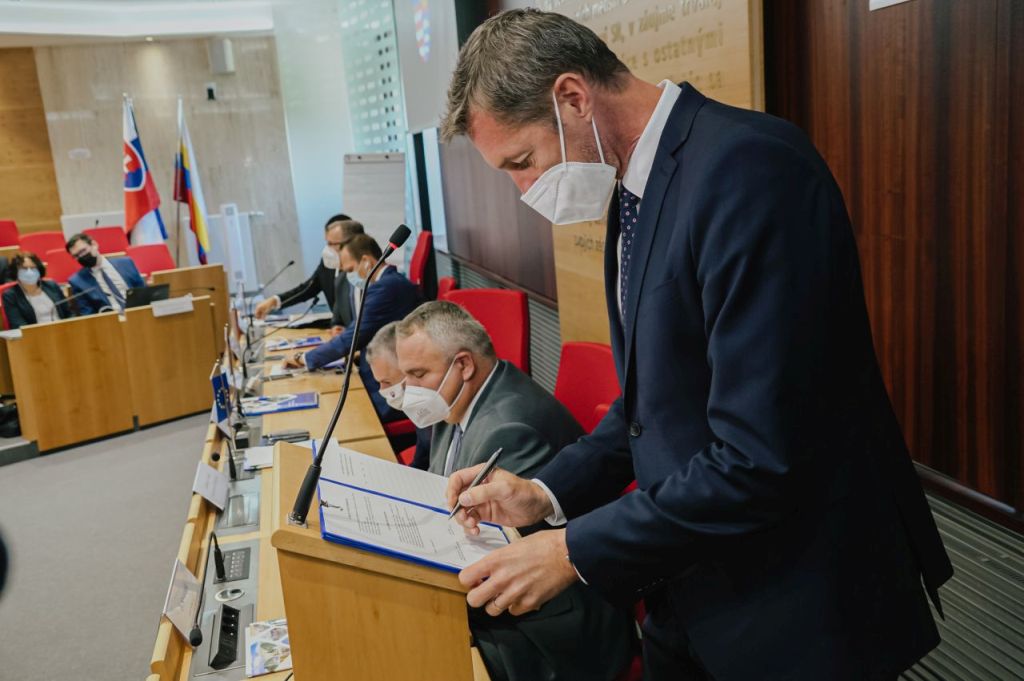 Memorandum o partnerstve a spolupráci podpísal tiež predseda PSK Milan Majerský