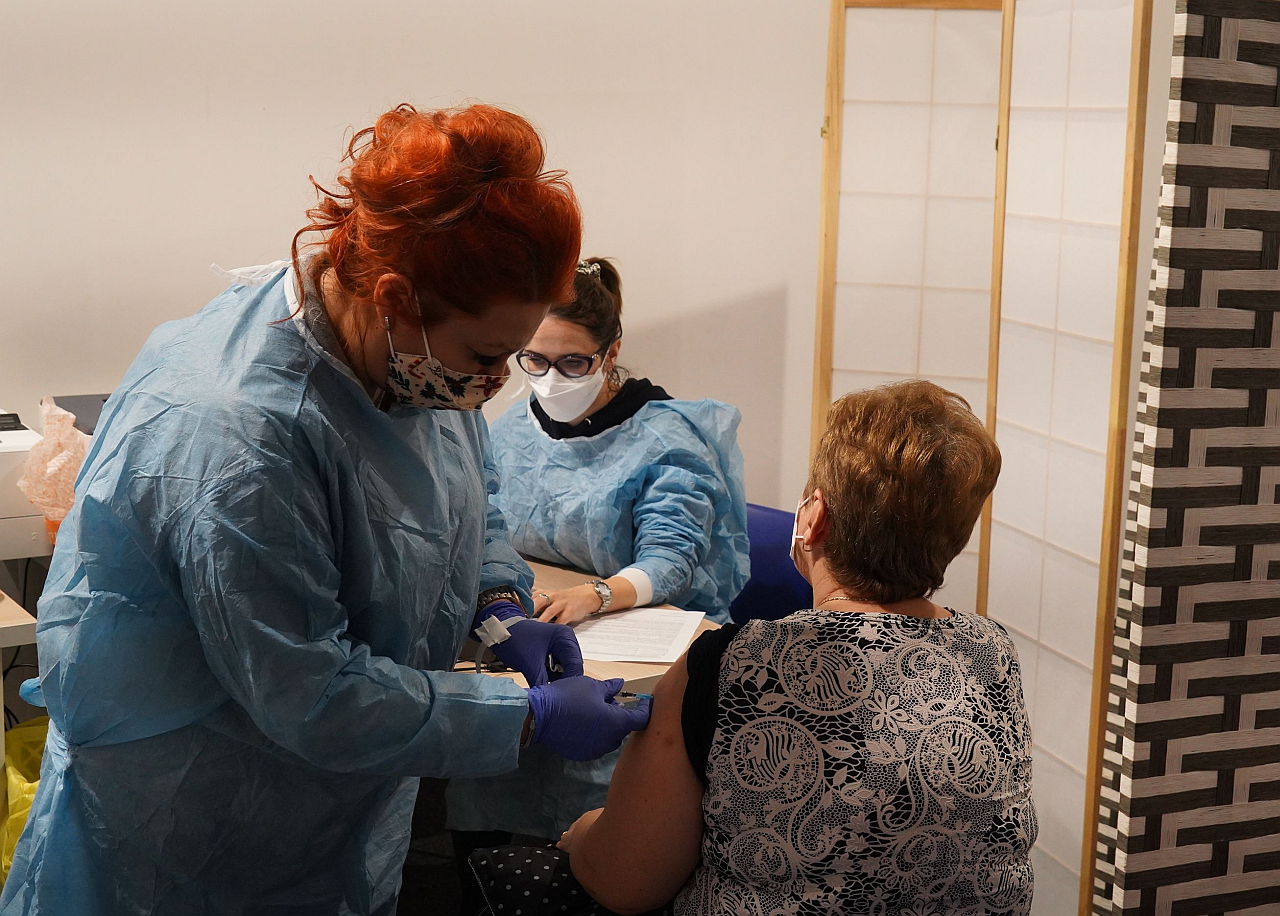 Foto: Ilustračná snímka z očkovania v OC Eperia