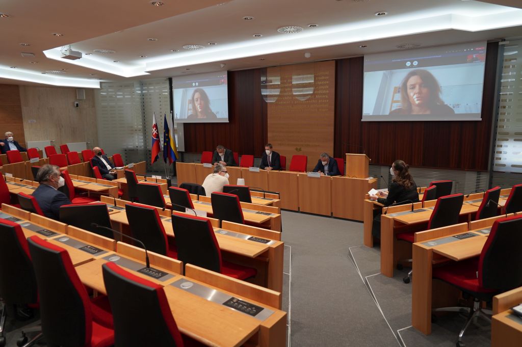 Foto: Tlačový brífing na Úrade PSK - stretnutie riaditeľov nemocníc