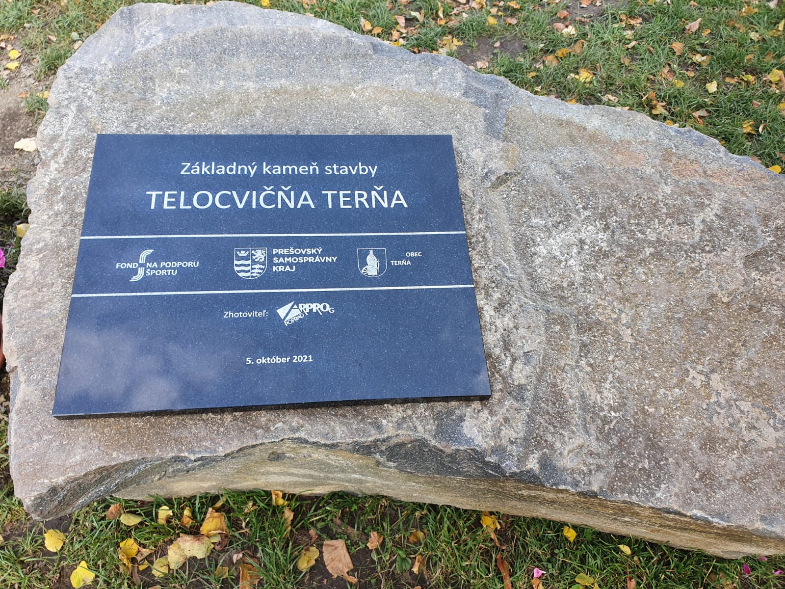 Základný kameň telocvične v obci Terňa