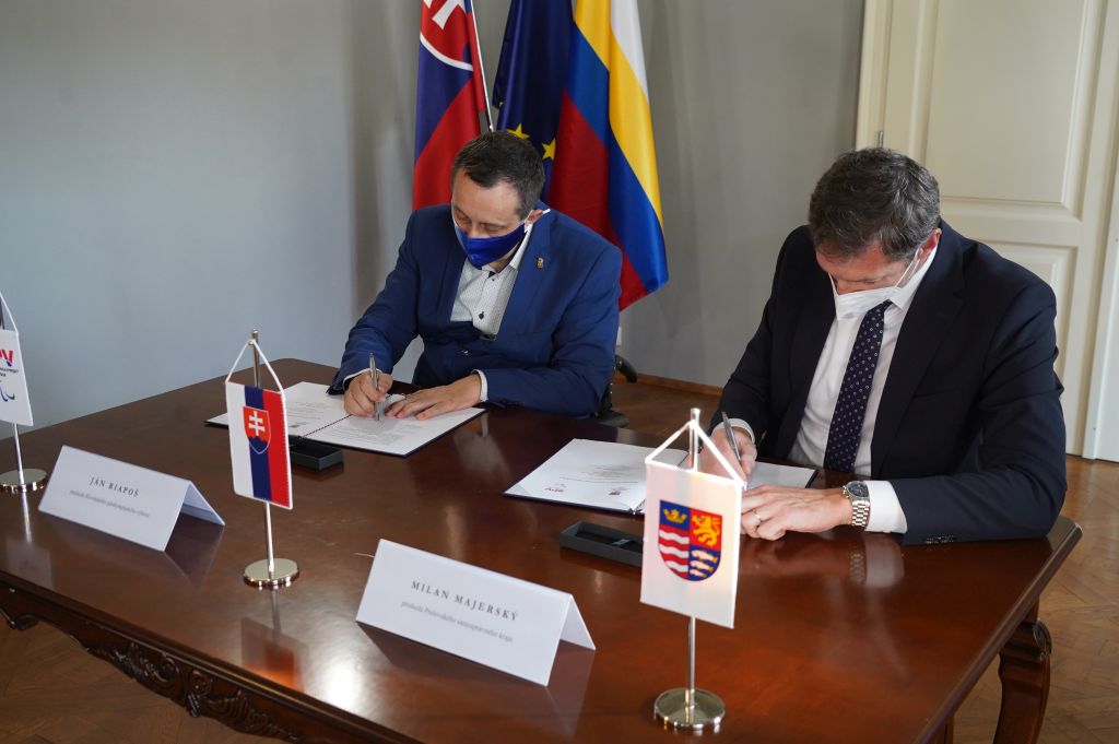 FOTO - podpis memoranda