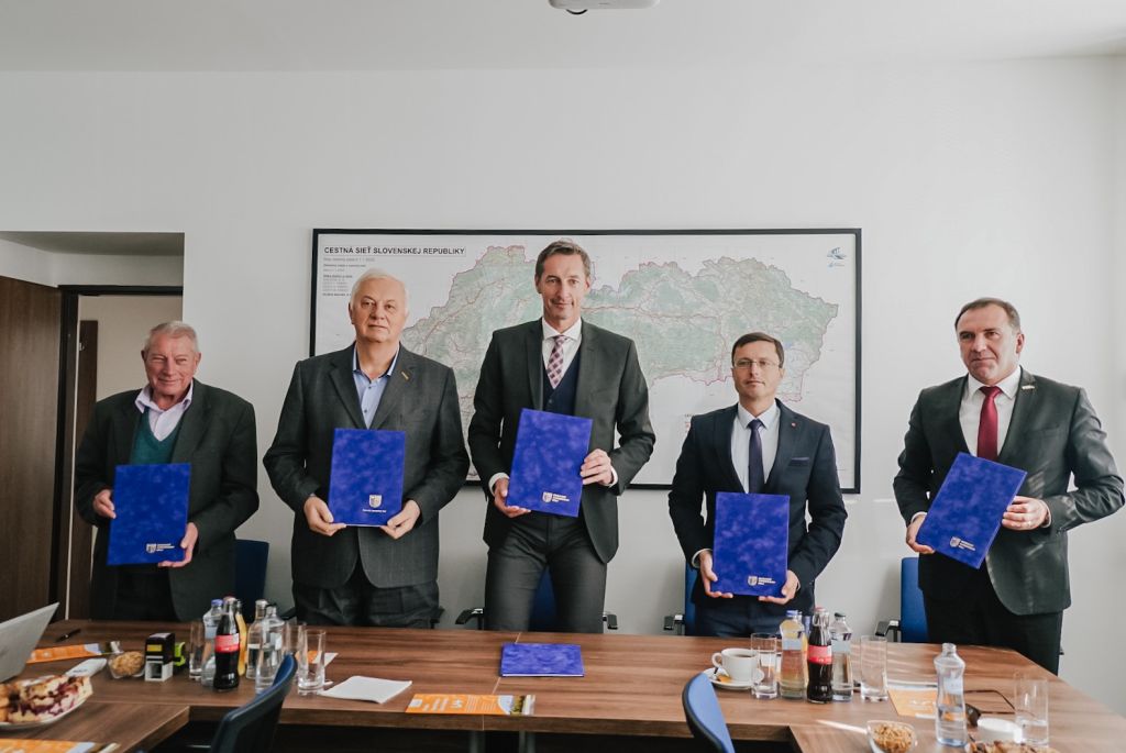 FOTO - Signatári podpisu memoranda