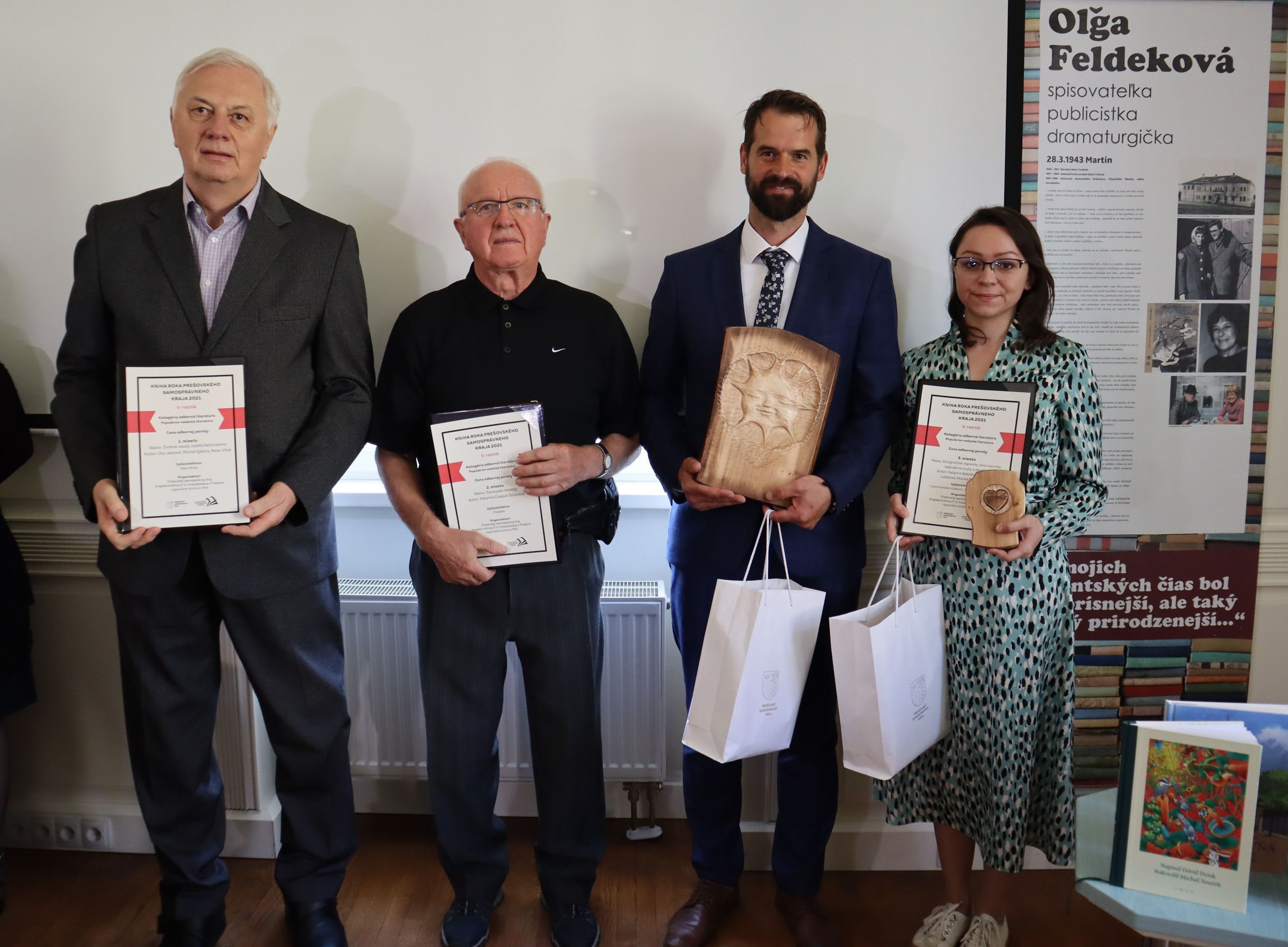 Foto: Výhercovia podkategórie Populárno-vedecká literatúra zľava Michal Sýkora, Stanislav Šutor, starosta obce Výšné Ružbachy Peter Martinek, Natália Hrebíková