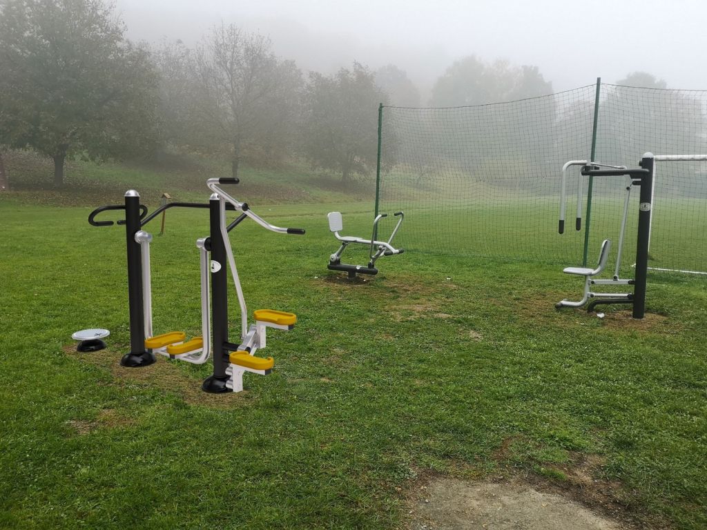 FOTO - Revitalizácia fitness ihriska v Šarišských Dravciach podporená z minuloročnej Výzvy Predsedu PSK