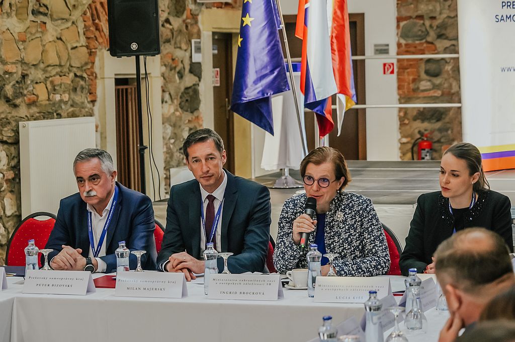 Foto: Rokovanie za okrúhlym stolom v Solivare Prešov