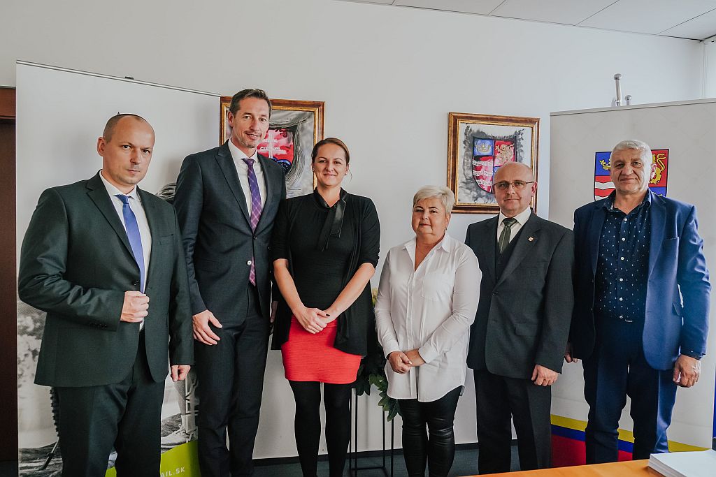 Foto: Aktéri podpisu zmluvy 