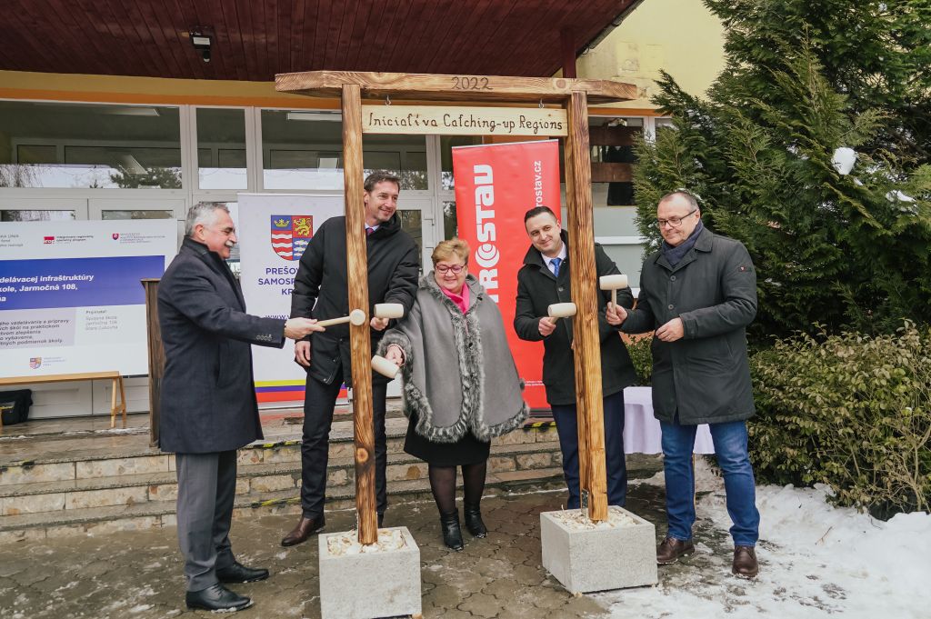 FOTO - Symbolické poklepanie zárubne na Spojenej škole v Starej Ľubovni