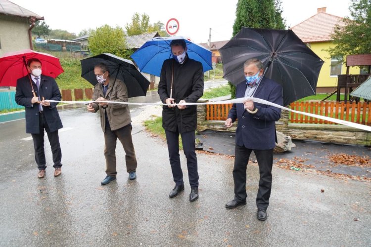 FOTO: Odovzdávanie zrekonštruovanej cesty