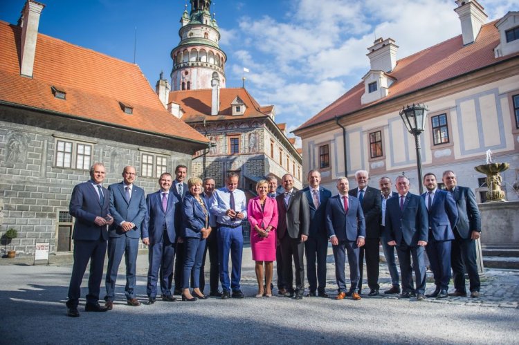 FOTO: Zasadnutie Rady Asociácie krajov ČR a SK8