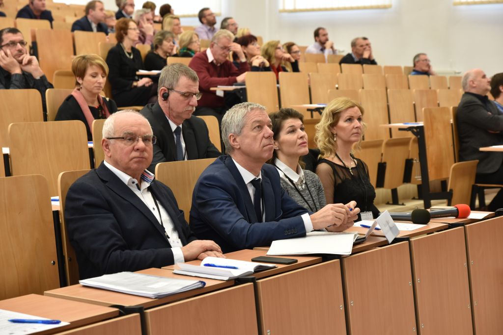 FOTO: odborná konferencia pod názvom Stredné odborné školstvo – hybná sila rozvoja regiónu.
