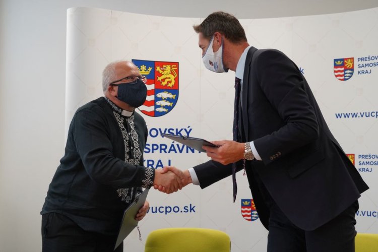 FOTO: podpis zmluvy o poskytnutí finančných príspevkov