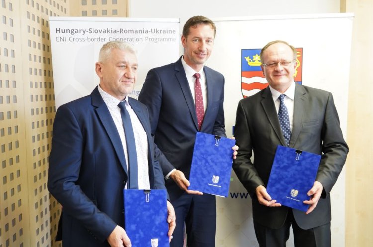 FOTO: slávnostne podpísaný kontrakt k projektu PREZAK
