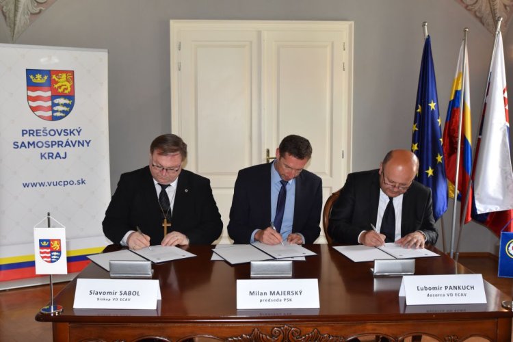 FOTO: Memorandum s evanjelickou cirkvou