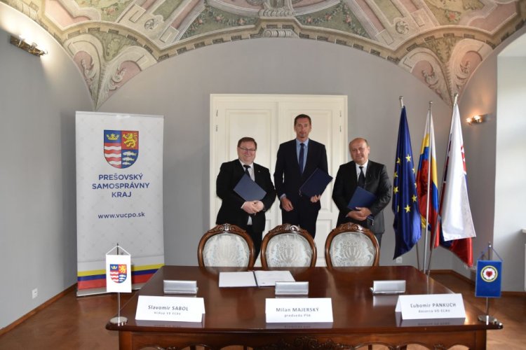 FOTO: Memorandum s evanjelickou cirkvou