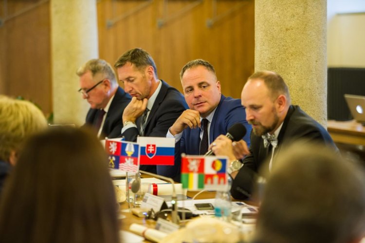 FOTO: Zasadnutie Rady Asociácie krajov ČR a SK8