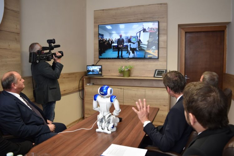 FOTO: PSK sa s Pardubickým krajom spojili telemostom