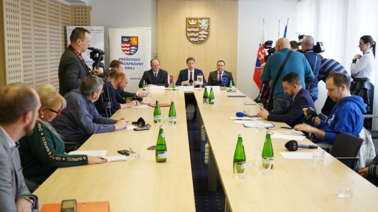 FOTO: slávnostne podpísaný kontrakt k projektu PREZAK
