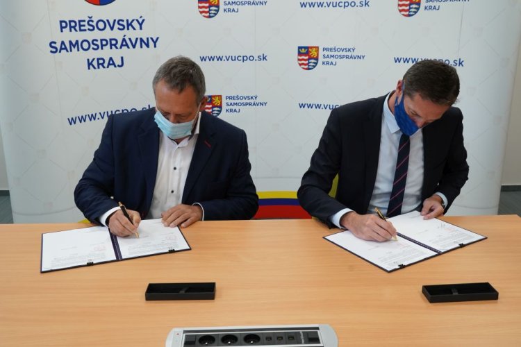 FOTO: podpis zmluvy o poskytnutí finančných príspevkov