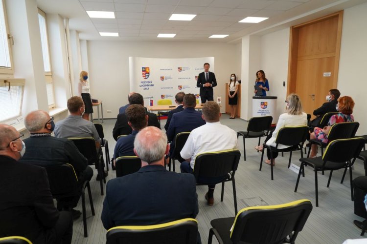 FOTO: podpis zmluvy o poskytnutí finančných príspevkov