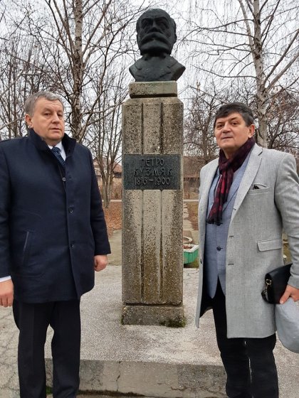 FOTO: posvätenie pamätníka prvému učiteľovi vojvodinských rodákov Petrovi Kuzmiakovi