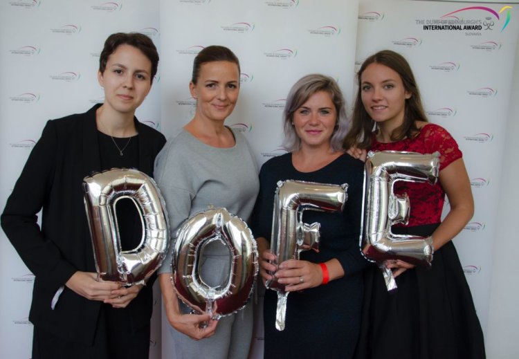 FOTO: ocenenie mladých na ceremónií rámci programu DofE