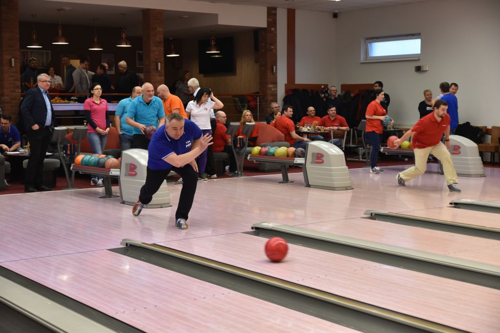 FOTO: Benefičný bowlingový turnaj