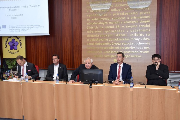 FOTO: pracovné stretnutie o projekte Svetlo z východu