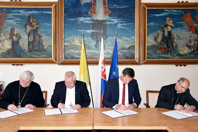 FOTO: podpis Memoranda o spolupráci