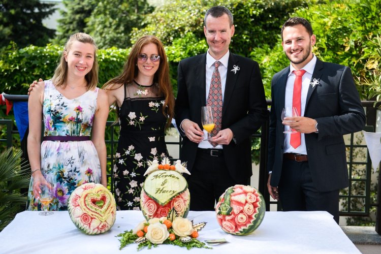FOTO: Študenti Hotelovej akadémie vo Svidníku na oslave svadby princa Harryho a Meghan