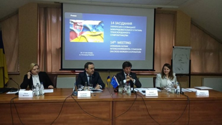 FOTO:  Zasadnutie Slovensko-ukrajinskej medzivládnej komisie pre cezhraničnú spoluprácu v Užhorode. 
