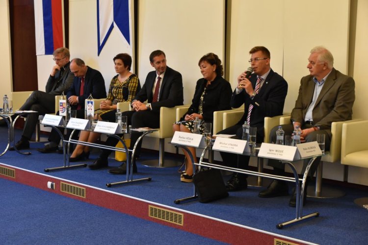 FOTO: stretnutie predsedu Prešovského samosprávneho kraja (PSK) Milana Majerského so zástupcami obcí, organizácií a podnikateľského sektora v Poprade