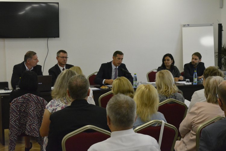FOTO: Porada riaditeľov župných škôl s aktuálnymi témami