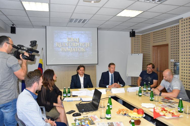 FOTO: stretnutie s novinármi – Raňajky so županom
