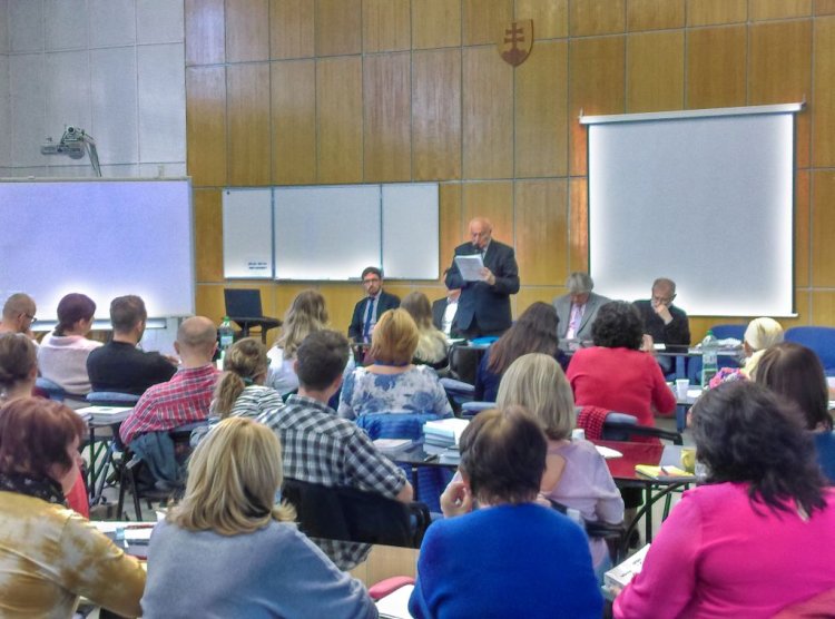FOTO: Seminár s panelovou diskusiou
