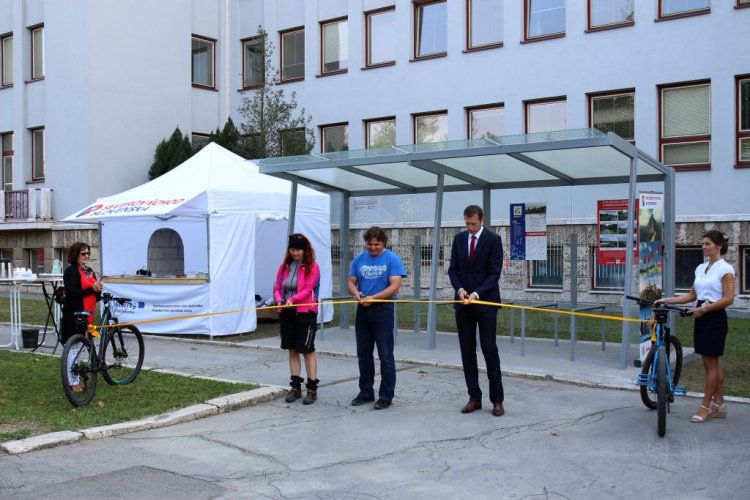 FOTO: cyklistický prístrešok