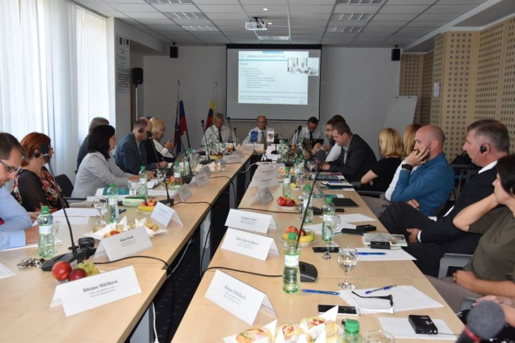 Rokovanie zástupcov Európskej komisie, expertov a konzultantov Svetovej banky, odborníkov PSK, zástupcov krajskej samosprávy i ďalších reprezentantov z relevantných oblastí