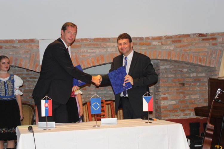 FOTO: Memorandum o vzájomnej spolupráci medzi PSK a Svetovým združením Slovákov v zahraničí