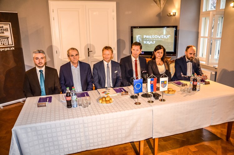 FOTO: stretnutie županov samosprávnych krajov