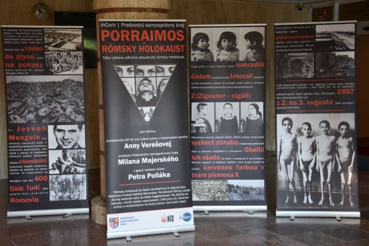 FOTO: výstava Obete rómskeho holokaustu