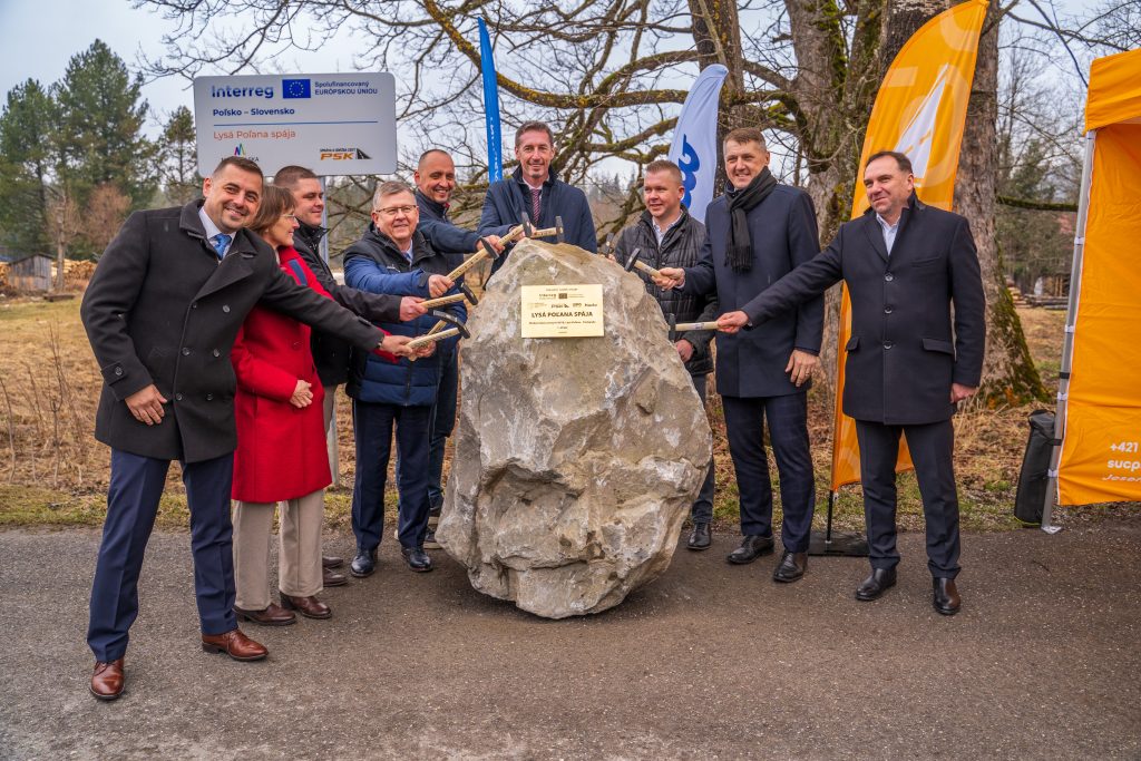Klepkanie kameňa na úseku Lysá Poľana - Podspády