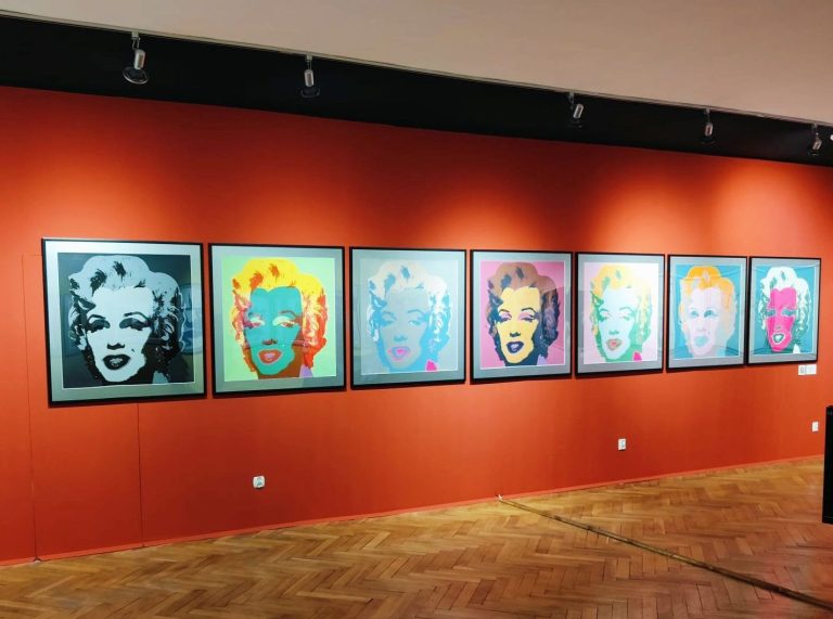 Výstava Warholových diel v Rzeszowe