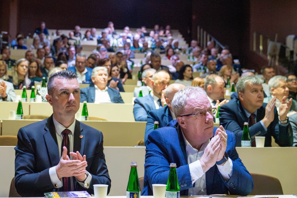 zasadnutie miestnej a regionálnej samosprávy