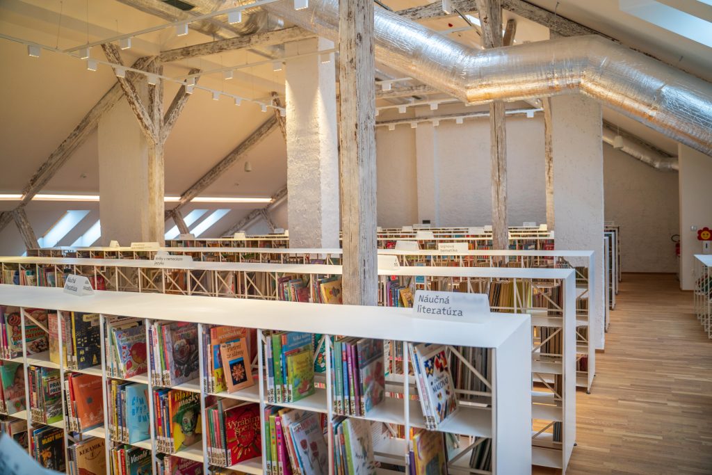 interiér knižnice - detské oddelenie